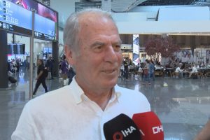 Mustafa Denizli: T&uuml;rklerin m&uuml;thiş bir destek verdiği takımla birlikte olacağız