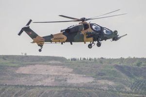 Atak, Paris'te u&ccedil;uş g&ouml;sterisi yaptı