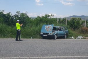Bursa'da takla atan ara&ccedil;tan biri &ccedil;ocuk &uuml;&ccedil; kişi sağ &ccedil;ıktı