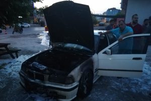 Kontağı &ccedil;evirince otomobil alev aldı