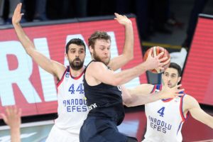 Anadolu Efes, Fenerbah&ccedil;e Beko'yu mağlup etti