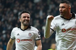 Beşiktaş'ta Lecce ile Burak Yılmaz pazarlığı!