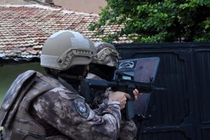 Konya'da uyuşturucu satıcılarına şafak operasyonu: 10 g&ouml;zaltı