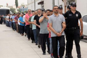 FET&Ouml; operasyonunda 8 tutuklama