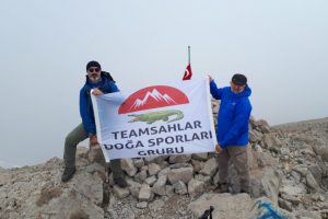 Bursalı doğa tutkunları 2992 metrelik Dedeg&ouml;l'e tırmandı