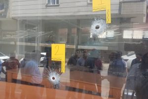 Esenyurt'ta derneğe kurşun yağmuru
