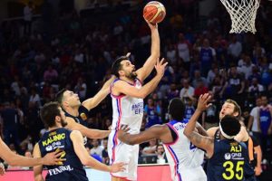 Anadolu Efes şampiyonluğa bir adım uzakta