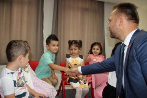 Bursa'da minik &ouml;ğrencinin karne heyecanı