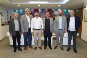 Bursa Yıldırım Belediye Başkanı Yılmaz, MHP'yi ağırladı
