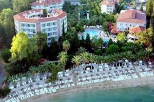 &Uuml;nl&uuml; otel yarı fiyatına satılıyor!