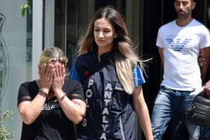 Yaşlı Almanları dolandıran &ccedil;eteye operasyon