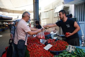 Sebze ve meyve fiyatları d&uuml;ş&uuml;şe ge&ccedil;ti