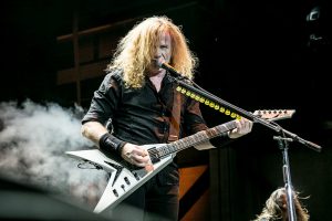 Megadeth'in kurucusu gırtlak kanserine yakalandı