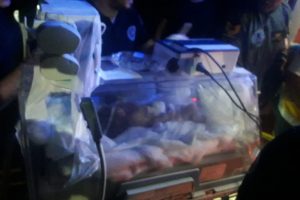 Oksijensiz kalan bebek i&ccedil;in seferber oldular