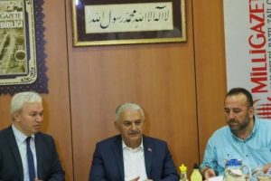 Binali Yıldırım: Saadet Partili kardeşlerimden &ouml;z&uuml;r diliyorum