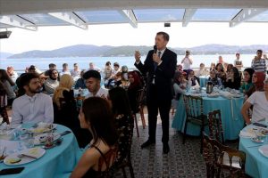 Bakan Sel&ccedil;uk: Soru &ccedil;&ouml;zmek değil, sorun &ccedil;&ouml;zmek &ouml;nemli