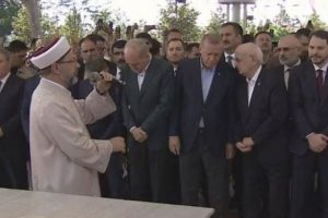 Cumhurbaşkanı Erdoğan Mursi i&ccedil;in kılınan gıyabi cenaze namazına katıldı