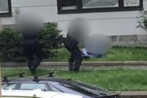 Norve&ccedil; polisi &ccedil;antasında el bombası olduğunu s&ouml;yleyen adamı bacağından vurdu