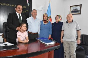 Minib&uuml;ste bulduğu 20 bin tl değerinde altınları sahibine teslim etti