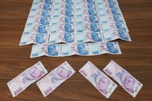 Sahte paralarla yakalanan 2 kişiye tutuklama