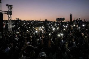 Sudan'da sivil y&ouml;netim talebiyle gece boyu g&ouml;steriler d&uuml;zenlendi