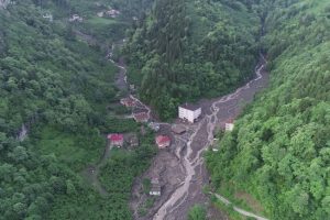 Araklı'daki sel felaketinde &ouml;l&uuml; sayısı 4'e y&uuml;kseldi