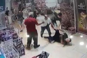 Kapalı&ccedil;arşı'da muştalı, biber gazlı saldırı