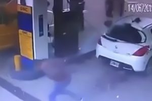 Akaryakıt istasyonunda garip patlama