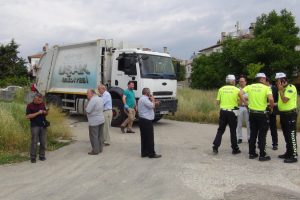 &Ccedil;&ouml;p kamyonunun &ccedil;arptığı yaşlı kadın &ouml;ld&uuml;