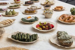 35 farklı yemekle tekstil malzemelerini birleştirdi