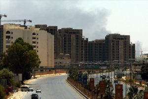 Libya'da UMH g&uuml;&ccedil;leri Trablus Havalimanı'na saldırı başlattı