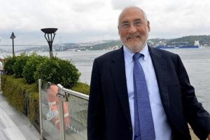 Nobel &ouml;d&uuml;ll&uuml; ekonomistten 'kripto para' &ouml;nemli uyarısı