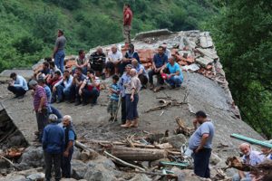 Sel felaketinde &ouml;l&uuml; sayısı 5'e y&uuml;kseldi