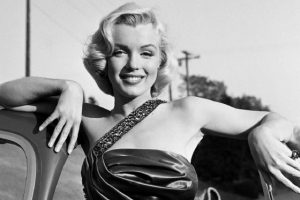 Marilyn Monroe'nun heykeli &ccedil;alındı