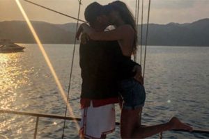 G&uuml;zide Duran'dan romantik paylaşım