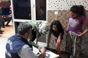 Antalya'da dilencilerin k&uuml;&ccedil;&uuml;k &ccedil;ocukları kiraladığı ortaya &ccedil;ıktı