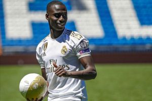 Real Madrid Mendy'yi tanıttı