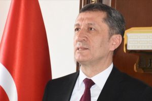 Bakan Sel&ccedil;uk: Bizim &ccedil;ıtamız Paris, New York, Londra