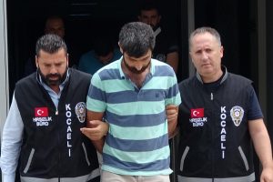 Mağazadan &ccedil;aldıkları 100 bin liralık kıyafeti, 22 bin TL'ye sattılar