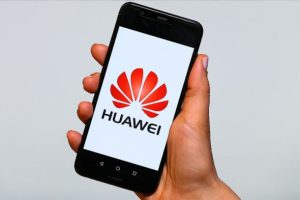 Huawei'nin kurucusu 30 milyar dolarlık d&uuml;ş&uuml;ş&uuml; &ouml;nemsemiyor
