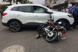 Turgutlu'da motosiklet ile otomobil &ccedil;arpıştı: 1 yaralı