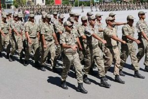 Cumhurbaşkanına bazı kişileri askerlikten muaf tutma yetkisi veren madde değiştirildi
