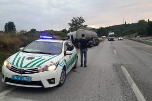 Bursa'da tıra arkadan gelen belediye otob&uuml;s&uuml; &ccedil;arptı: 1 yaralı