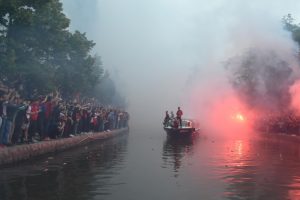 Eskişehirspor'a Porsuk &Ccedil;ayı'nda meşaleli kutlama