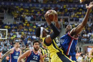 Fenerbah&ccedil;e Beko, Anadolu Efes'i mağlup etti