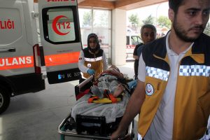 Balkondan d&uuml;şen &ccedil;ocuk yaralandı