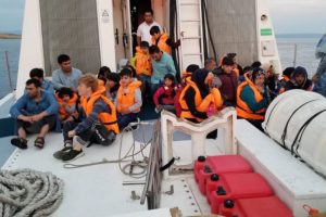 Ayvalık'ta 46 ka&ccedil;ak g&ouml;&ccedil;men yakalandı