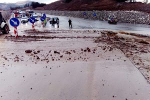 Burdur'da şiddetli yağış su baskınlarına yol a&ccedil;tı