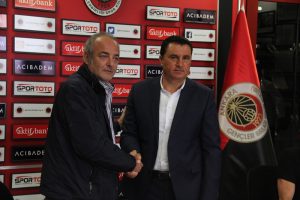 Mustafa Kaplan imzayı attı