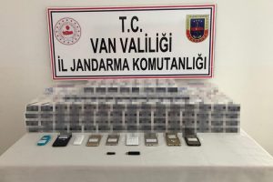 Van'da ka&ccedil;ak&ccedil;ılık operasyonu: 15 g&ouml;zaltı
